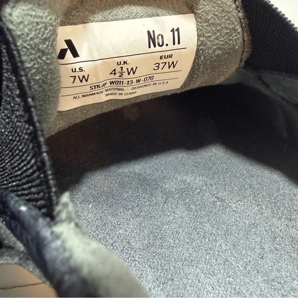Anodyne No. 11 Sport Trainer Womens 7W Wide Gray Black Comfort Walking Shoes